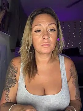 Snapshot of bossyroxy84 chatting on November 2025 05:02:02 AM bossyroxy84 online show from November 2025 05:02:02 AM