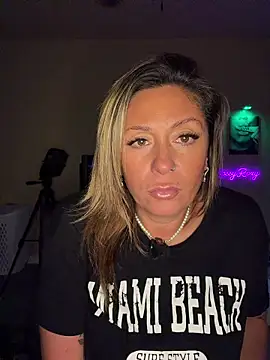 Snapshot of bossyroxy84 chatting on November 2025 11:09:01 PM bossyroxy84 online show from November 2025 11:09:01 PM