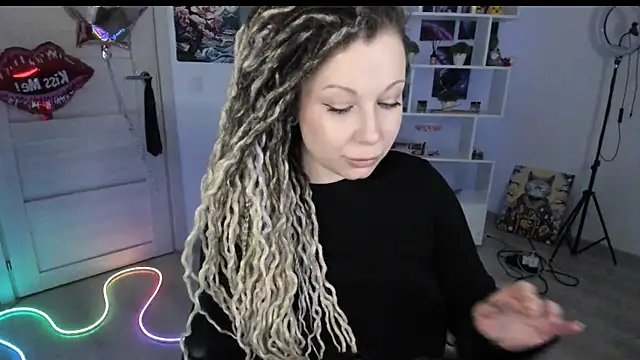 Snapshot of HoneySallyMoore chatting on March 2026 01:23:02 AM HoneySallyMoore online show from March 2026 01:23:02 AM