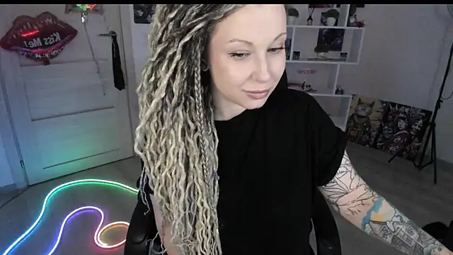 Snapshot of HoneySallyMoore chatting on March 2026 06:18:02 PM HoneySallyMoore online show from March 2026 06:18:02 PM