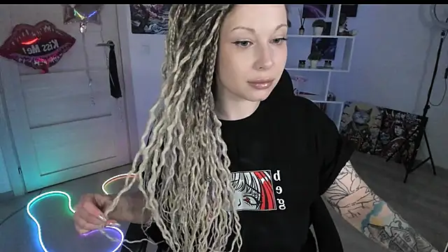 Snapshot of HoneySallyMoore chatting on April 2026 08:18:01 PM HoneySallyMoore online show from April 2026 08:18:01 PM