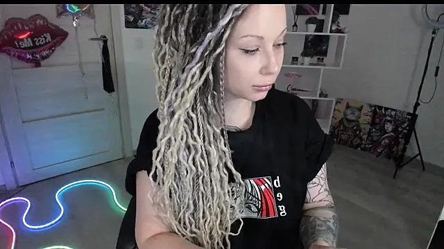 Snapshot of HoneySallyMoore chatting on April 2026 08:06:02 PM HoneySallyMoore online show from April 2026 08:06:02 PM