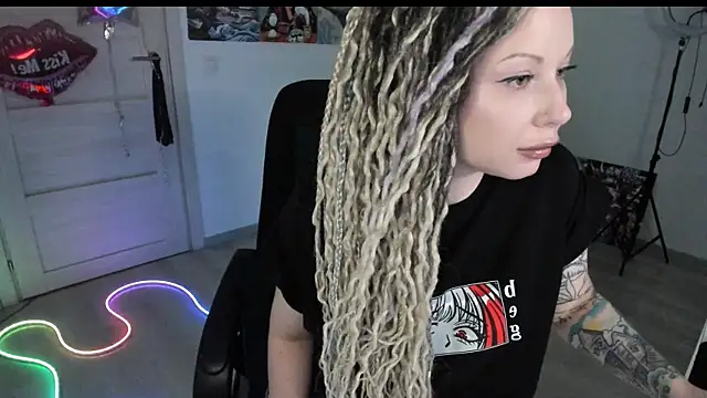 Snapshot of HoneySallyMoore chatting on April 2026 08:06:02 PM HoneySallyMoore online show from April 2026 08:06:02 PM