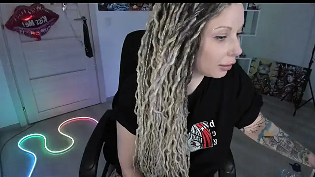 Snapshot of HoneySallyMoore chatting on April 2026 04:46:01 AM HoneySallyMoore online show from April 2026 04:46:01 AM