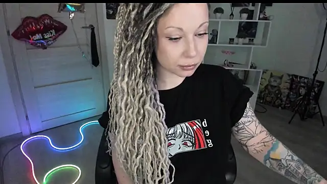 Snapshot of HoneySallyMoore chatting on April 2026 08:14:01 PM HoneySallyMoore online show from April 2026 08:14:01 PM