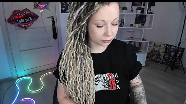 Snapshot of HoneySallyMoore chatting on April 2026 08:20:02 PM HoneySallyMoore online show from April 2026 08:20:02 PM