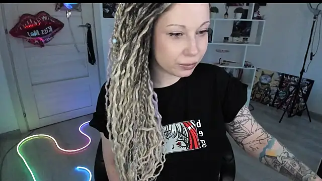 Snapshot of HoneySallyMoore chatting on April 2026 08:51:02 AM HoneySallyMoore online show from April 2026 08:51:02 AM