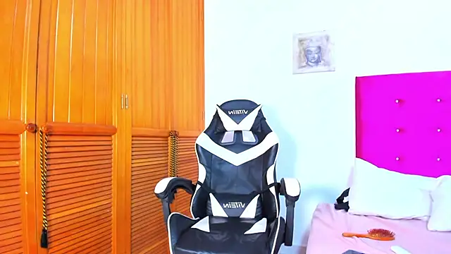 Snapshot of angel_starxx chatting on February 2025 03:41:02 PM angel starxx online show from February 2025 03:41:02 PM