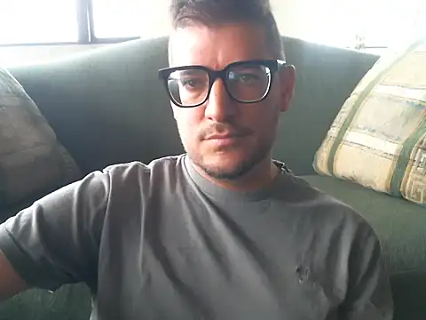 Snapshot of quitomanec chatting on October 2025 06:19:02 PM quitomanec online show from October 2025 06:19:02 PM