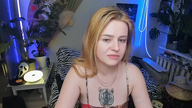 Alexa Pirs online show from December 2025 07:34:02 PM