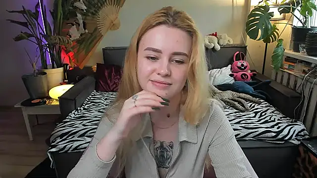 Snapshot of Alexa_Pirs chatting on April 2026 01:11:01 PM Alexa Pirs online show from April 2026 01:11:01 PM