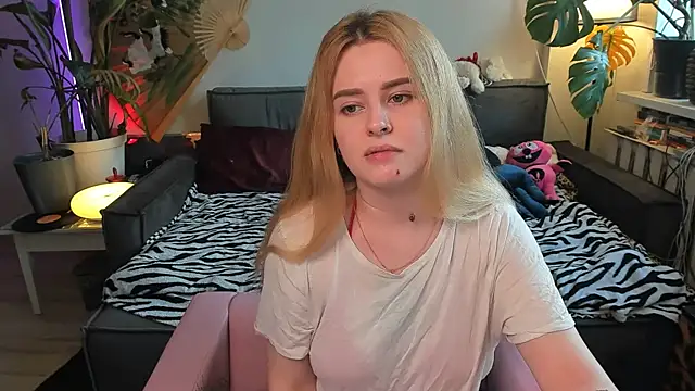 Snapshot of Alexa_Pirs chatting on April 2026 02:00:01 PM Alexa Pirs online show from April 2026 02:00:01 PM