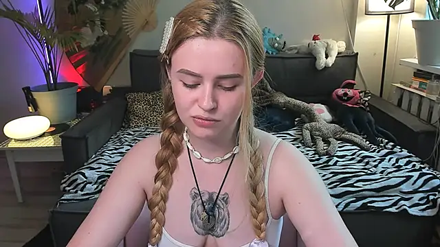 Alexa Pirs online show from June 2026 01:02:01 PM