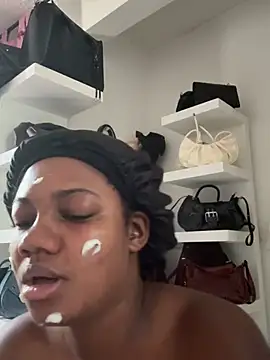 Daphnewalker   online show from April 2026 01:51:02 PM