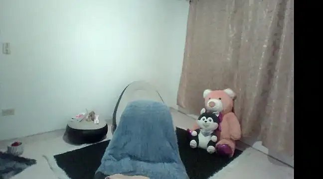 Snapshot of Hanna_latinaa chatting on March 2025 12:04:02 AM Hanna latinaa online show from March 2025 12:04:02 AM