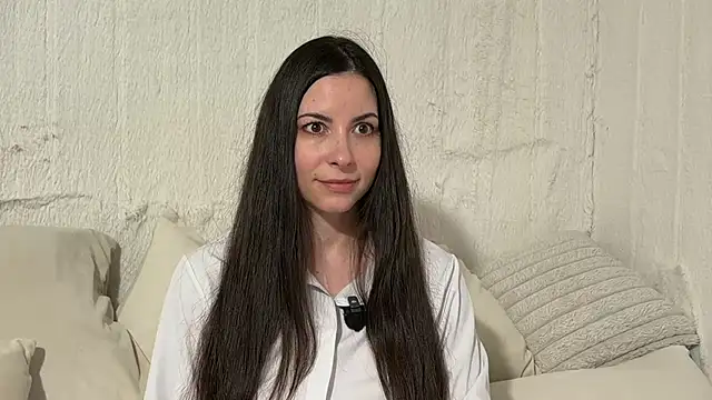 Snapshot of SandraSchon chatting on April 2026 06:43:01 PM SandraSchon online show from April 2026 06:43:01 PM