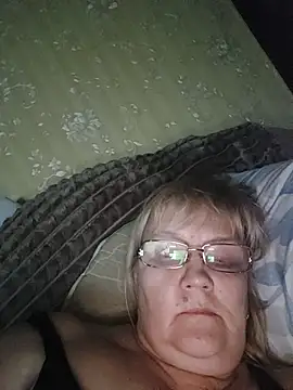 Snapshot of Violet5364 chatting on March 2026 10:04:02 PM Violet5364 online show from March 2026 10:04:02 PM