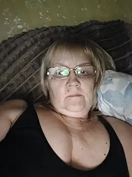 Snapshot of Violet5364 chatting on March 2026 09:47:02 PM Violet5364 online show from March 2026 09:47:02 PM