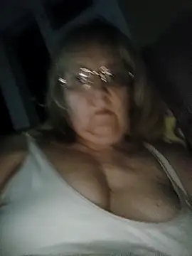 Snapshot of Violet5364 chatting on March 2026 08:31:01 PM Violet5364 online show from March 2026 08:31:01 PM