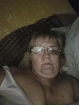 Snapshot of Violet5364 chatting on April 2026 09:01:02 PM Violet5364 online show from April 2026 09:01:02 PM