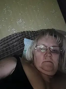 Snapshot of Violet5364 chatting on April 2026 08:29:01 PM Violet5364 online show from April 2026 08:29:01 PM