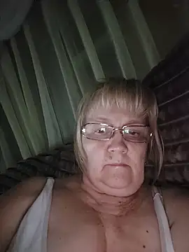 Snapshot of Violet5364 chatting on April 2026 08:46:01 PM Violet5364 online show from April 2026 08:46:01 PM