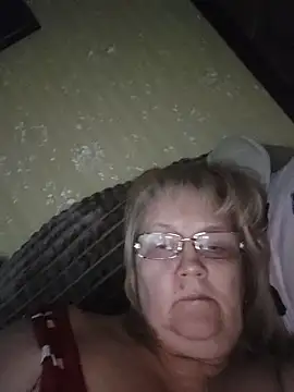 Snapshot of Violet5364 chatting on April 2026 09:06:02 PM Violet5364 online show from April 2026 09:06:02 PM