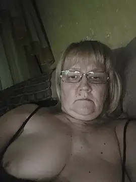 Snapshot of Violet5364 chatting on June 2026 08:00:02 PM Violet5364 online show from June 2026 08:00:02 PM