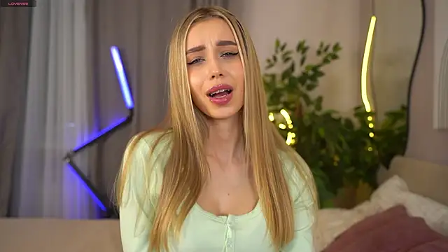 Snapshot of _Spring_Day_ chatting on April 2026 08:15:01 AM Spring Day online show from April 2026 08:15:01 AM