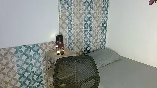 Emilybateee online show from November 2025 06:18:02 PM