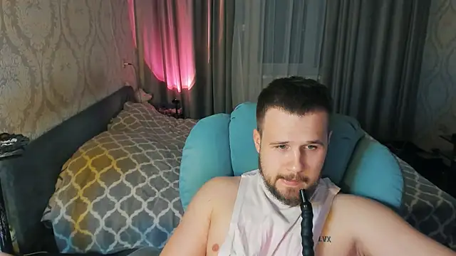 Snapshot of Vladik_b chatting on May 2026 06:01:01 PM Vladik b online show from May 2026 06:01:01 PM