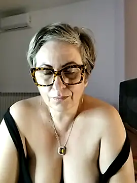 Snapshot of Pumabionda chatting on October 2025 02:40:02 AM Pumabionda online show from October 2025 02:40:02 AM