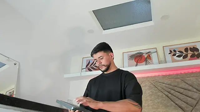 DickGriffith  online show from February 2025 08:03:01 PM