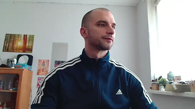 Snapshot of OskarBreno chatting on April 2026 06:39:01 AM OskarBreno online show from April 2026 06:39:01 AM