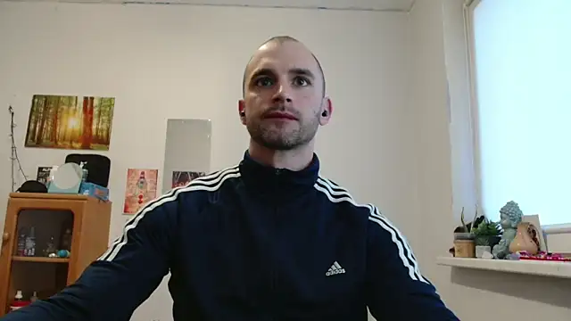 Snapshot of OskarBreno chatting on April 2026 06:03:02 PM OskarBreno online show from April 2026 06:03:02 PM