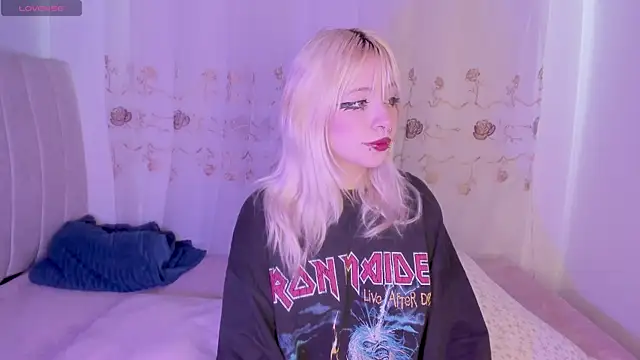 Snapshot of purplelilith3 chatting on April 2026 07:16:01 PM purplelilith3 online show from April 2026 07:16:01 PM