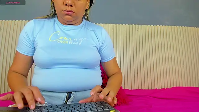 Snapshot of Aida-nicolle chatting on March 2025 09:44:02 AM Aida-nicolle online show from March 2025 09:44:02 AM