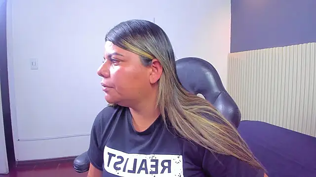 Snapshot of Aida-nicolle chatting on September 2025 10:04:02 AM Aida-nicolle online show from September 2025 10:04:02 AM