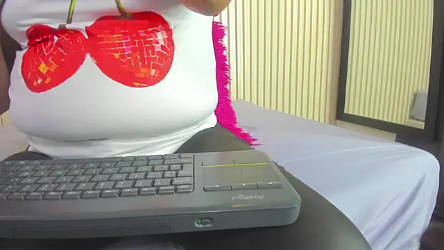 Snapshot of Aida-nicolle chatting on November 2025 09:50:02 AM Aida-nicolle online show from November 2025 09:50:02 AM