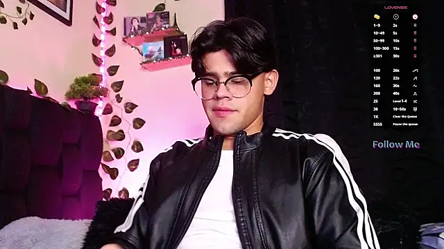 isaac-saenz online show from February 2025 12:16:01 AM