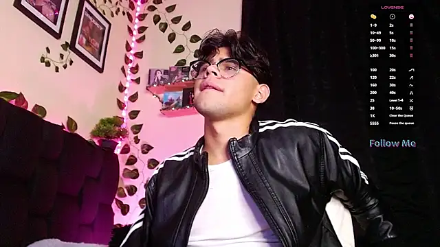 isaac-saenz online show from February 2025 09:52:02 PM