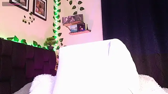 isaac-saenz online show from March 2025 08:41:02 PM