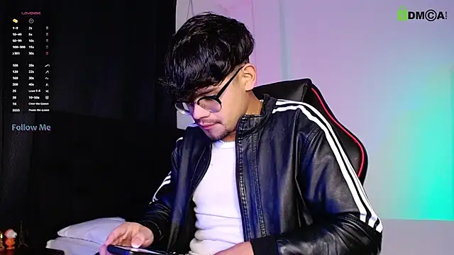 isaac-saenz online show from October 2025 12:11:01 AM