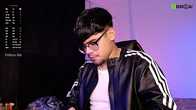 isaac-saenz online show from November 2025 10:32:02 PM