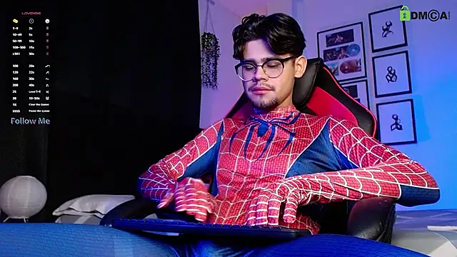 isaac-saenz online show from December 2025 10:03:01 PM