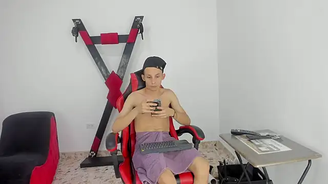 Isak Millan online show from October 2025 11:27:02 PM