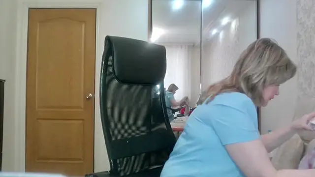 Snapshot of Victoria_secrets_ chatting on April 2026 04:50:02 AM Victoria secrets online show from April 2026 04:50:02 AM