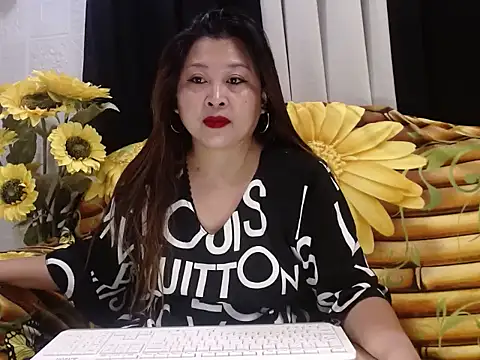 Snapshot of UrSweetClassyPinay chatting on June 2026 06:23:02 PM UrSweetClassyPinay online show from June 2026 06:23:02 PM