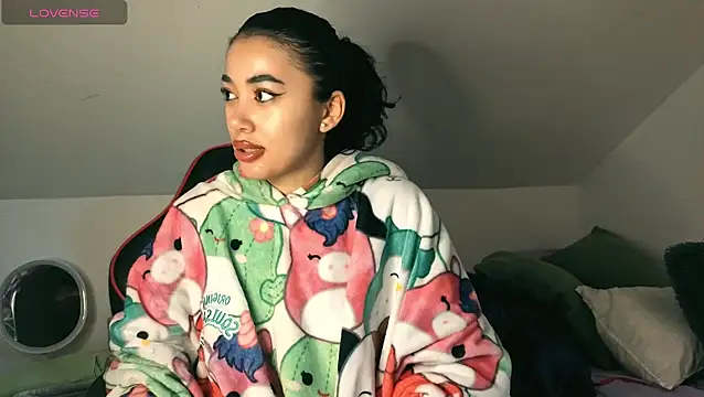 Snapshot of KylieLoveXX chatting on November 2025 08:46:02 AM KylieLoveXX online show from November 2025 08:46:02 AM