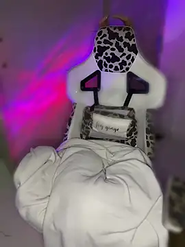 Snapshot of _ivyginger chatting on April 2026 04:34:01 AM ivyginger online show from April 2026 04:34:01 AM